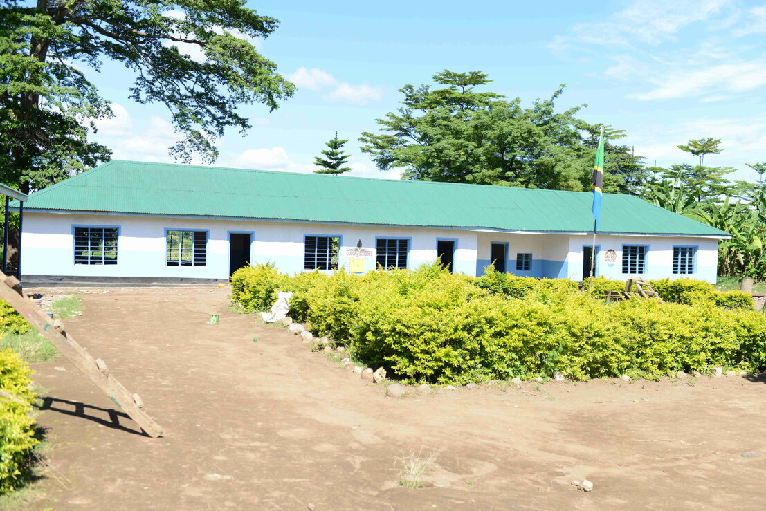 Mbambo completes their third building | Cocoa for Schools